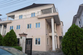 Captivating 5-Bed house pent house in Lekki Lagos